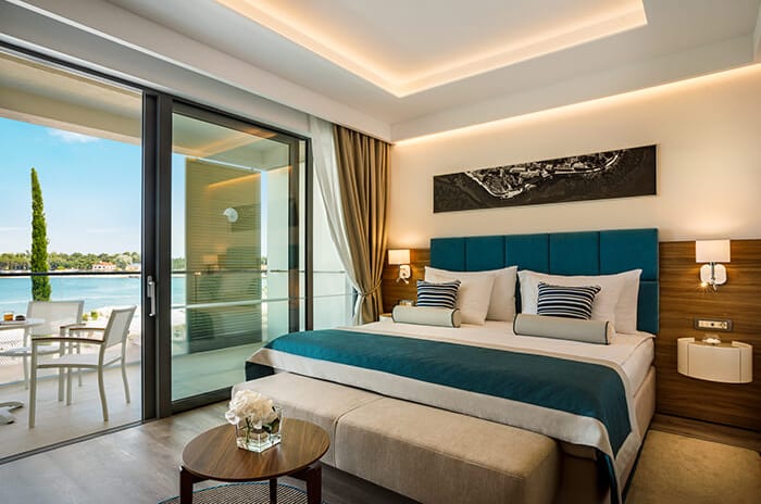 VALAMAR COLLECTION - V LEVEL SUPERIOR FAMILY SUITE SEAVIEW  BED